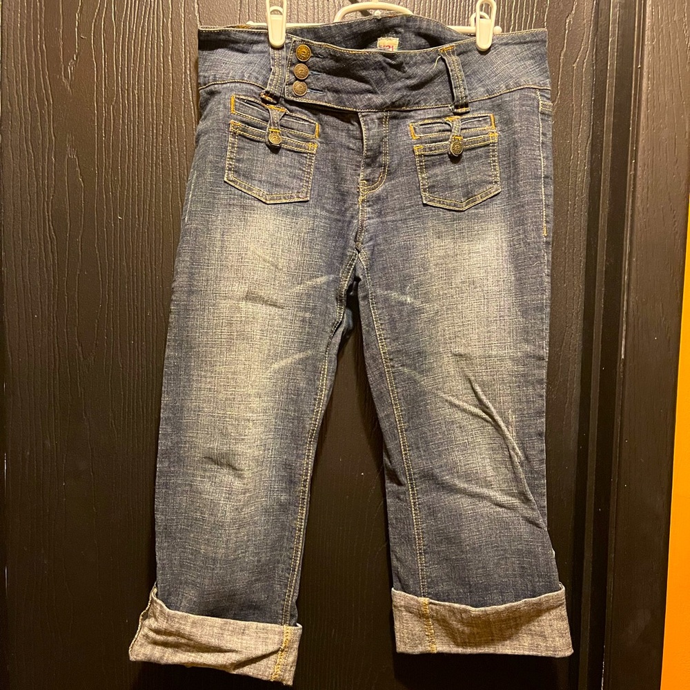 H2J capris size 11/12 with snap details